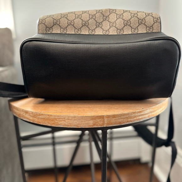 Gucci GG Supreme Large Backpack - Picture 4 of 13